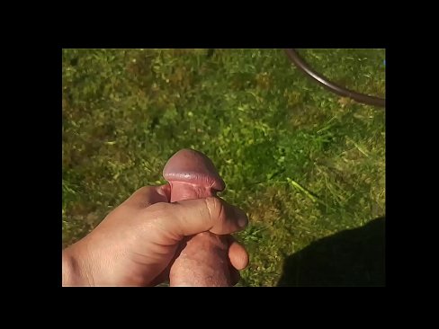 ❤️ Hot hottie si fa scopare la figa rosa e sborra con uno squirt in un giardino estivo Pornoal it.pornolemon.ru ❌️❤