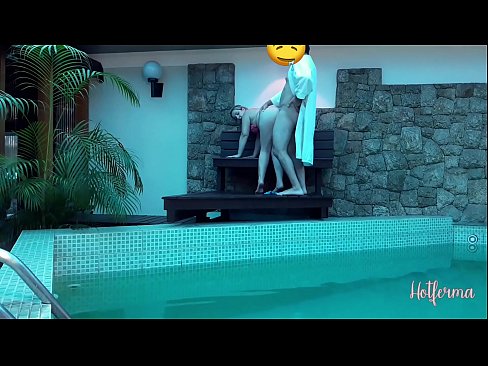 ❤️ Il capo invita la cameriera alla piscina, ma non poteva resistere a un caldo Pornoal it.pornolemon.ru ❌️❤